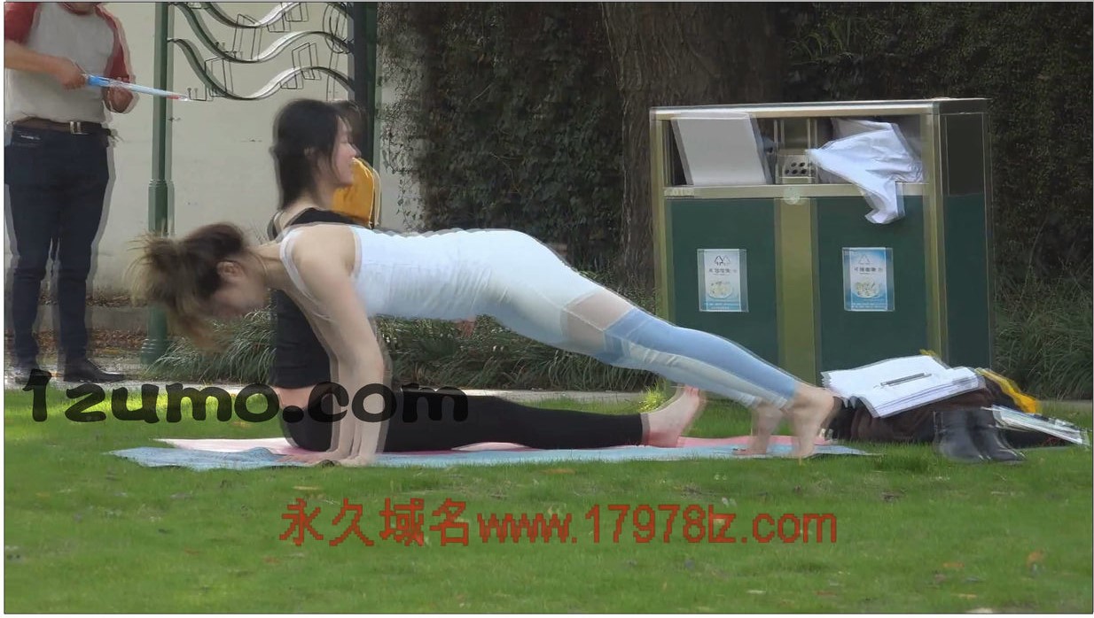 街拍-[子林4K视频]靓妹闺蜜练练瑜珈其实不算啥，真正撩人的是后面……[1510]